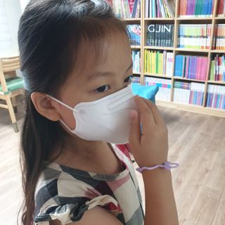 아토팜 블라블라 황사방역 마스크 KF94 — 5점을 준 리뷰어가 2021년 9월 올린 사용 사진