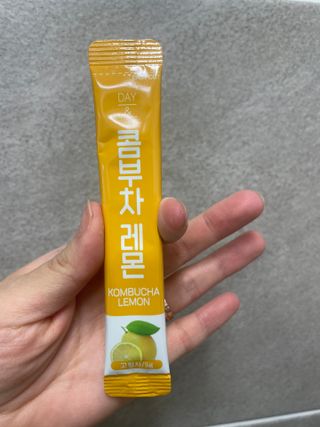 참앤들황토농원 7가지 맛! 탄산 톡톡! 스파클링! 데이앤 콤부차 7종 10포 1박스씩 ★총 7박스★ — 4.5점을 준 리뷰어가 2023년 3월 올린 사용 사진