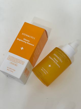 체르엠 스템앤셀 비타민 브라이트닝 에센스 30ml 1개 — 3.5점을 준 리뷰어가 2021년 11월 올린 사용 사진