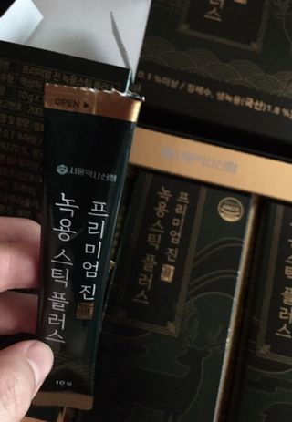 서울약사신협_프리미엄 진 녹용스틱 플러스10g x 30포 — 5점을 준 리뷰어가 2021년 8월 올린 사용 사진