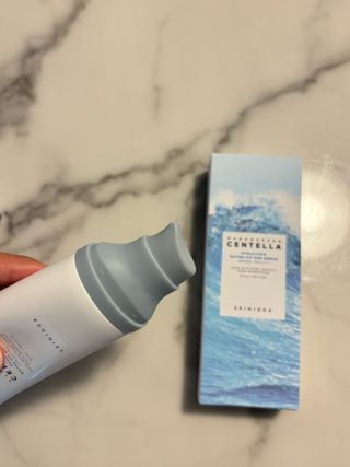 [스킨1004] 마다가스카르 센텔라 히알루-시카 워터핏 선세럼 50ml — 5점을 준 리뷰어가 2024년 5월 올린 사용 사진