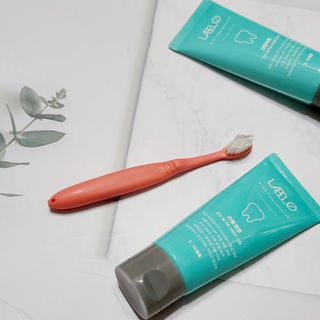 치과에서 쓰는 치약 _ 라벨제로 저불소 꼬마, 키즈, 유아, 베이비, 주니어 안전한 어린이치약 — 5점을 준 리뷰어가 2022년 11월 올린 사용 사진
