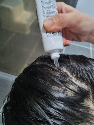 빅그린 카렌듈라(지성두피용)&시카(중건성두피용)탈모샴푸500ml-택1,빅그린 프리미어바이옴탈모앰플팩 60ml — 5점을 준 리뷰어가 2023년 1월 올린 사용 사진
