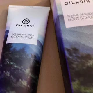 오일아리아 뉴트리 모이스처라이징 세사미 씨드 오일로션 & 데일리 디톡스 세사미 그라운즈 바디스크럽 — 5점을 준 리뷰어가 2023년 8월 올린 사용 사진