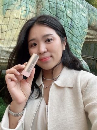 바르는뷰티 데생멀티밤 식물유래성분 97 저분자콜라겐 피부수분 미백 주름개선 멀티밤스틱 — 5점을 준 리뷰어가 2021년 11월 올린 사용 사진