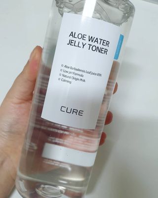 김정문알로에 큐어 큐어 알로에 워터 젤리 토너 500ml — 5점을 준 리뷰어가 2021년 4월 올린 사용 사진