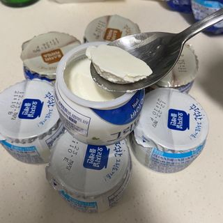 매일바이오 그릭요거트 오리지널 플레인 4개, 로스터리 커피믹스 4개 — 3점을 준 리뷰어가 2021년 12월 올린 사용 사진