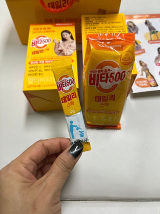 광동생활건강 [광동] 비타500데일리스틱 크리스마스 에디션 60포+20포 추가 증정&쇼핑백+스티커 gift — 5점을 준 리뷰어가 2021년 12월 올린 사용 사진