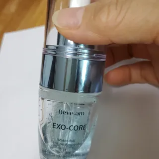 나우 [리브엠] 화해 1등 수분앰플 , 엑소코어 워터풀 텐션 앰플 — 5점을 준 리뷰어가 2023년 7월 올린 사용 사진