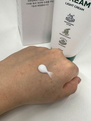★스마트 스토어 [올바이오] 더마크림 라이트 크림 130ml 저자극 보습 가려움개선 — 5점을 준 리뷰어가 2025년 1월 올린 사용 사진