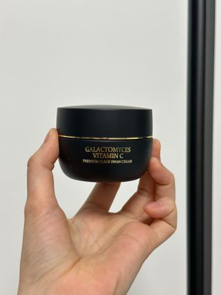 오투에니원 갈락토미세스 비타민 C 프리미엄 블랙스완 크림 50g — 5점을 준 리뷰어가 2022년 12월 올린 사용 사진