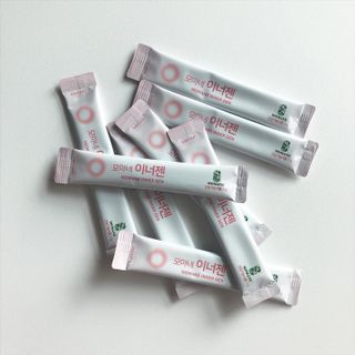 [모마네] 이너뷰티 히알루론산 비오틴 코큐텐 저분자피쉬콜라겐 - 3 g 30포 ★석류맛 — 4.5점을 준 리뷰어가 2021년 12월 올린 사용 사진