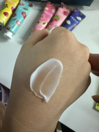 [후르디아] 골라쓰는 과즙향 핸드크림 기프트세트 — 5점을 준 리뷰어가 2023년 12월 올린 사용 사진