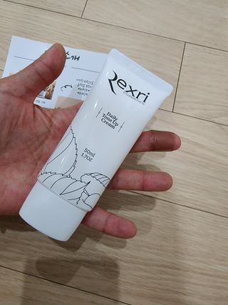 렉스리 데일리 톤업 크림 Rexri Daily Tone Up Cream — 5점을 준 리뷰어가 2022년 11월 올린 사용 사진