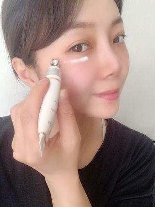 산수시 일루미네이팅 펄 영양 다크서클 스틱 아이 크림 케어 15ml — 5점을 준 리뷰어가 2021년 6월 올린 사용 사진