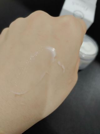 플레라디 에델바이스 인리치드 머랭 크림 — 4.5점을 준 리뷰어가 2021년 4월 올린 사용 사진