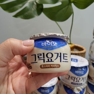 매일바이오 그릭요거트 오리지널 플레인 4개, 로스터리 커피믹스 4개 — 5점을 준 리뷰어가 2021년 12월 올린 사용 사진