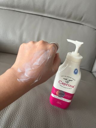 카프리나 프레쉬 산양밀크 모이스춰라이징 바디로션 350ml(오키드향) — 5점을 준 리뷰어가 2023년 3월 올린 사용 사진