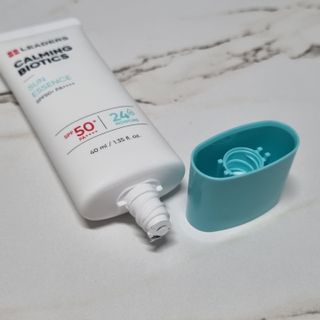리더스코스메틱 리더스 카밍 바이오틱스 선 에센스 SPF 50+ PA++++ — 5점을 준 리뷰어가 2022년 6월 올린 사용 사진