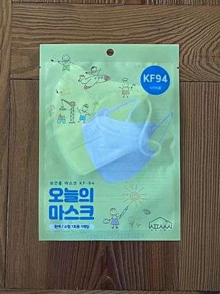 [심폐소생소] 오늘의마스크 KF94 소형 초등학생 어린이 마스크 — 5점을 준 리뷰어가 2021년 12월 올린 사용 사진
