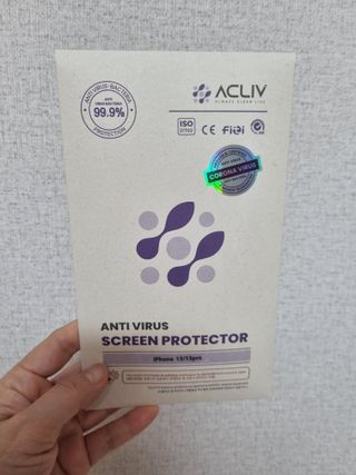 아클리브 Eco 항균 항바이러스 액정 보호필름(iPhone) — 3점을 준 리뷰어가 2022년 8월 올린 사용 사진