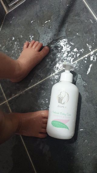 mom e 맘이 내추럴 베이비 케어 샴푸앤바스+로션 — 5점을 준 리뷰어가 2021년 1월 올린 사용 사진