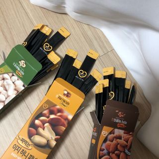 짜먹는 이지견과 짜먹는 이지아몬드, 짜먹는 이지허니피넛, 짜먹는 이지캐슈넛 각 10g X  10포 — 4점을 준 리뷰어가 2021년 2월 올린 사용 사진