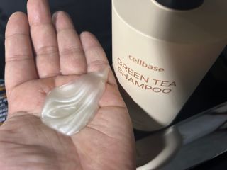 프리마인 더이상 뻣뻣하고 효과없는 탈모샴푸는 NO. 근본부터 케어하는 셀베이스 그린티샴푸(500ml) — 5점을 준 리뷰어가 2023년 4월 올린 사용 사진
