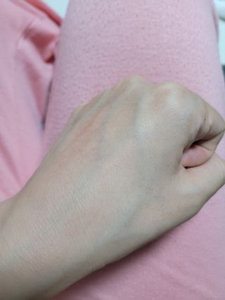[후르디아] 묻어남NO 비건 메이크업 픽서 — 4점을 준 리뷰어가 2021년 10월 올린 사용 사진