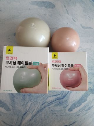 트라택 쿠셔닝 웨이트볼 0.5kg + 1kg SET — 5점을 준 리뷰어가 2022년 6월 올린 사용 사진