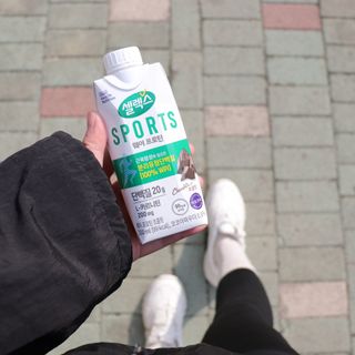 셀렉스스포츠 셀렉스 스포츠 웨이 프로틴 초콜릿 _ 330ml x 12팩 — 5점을 준 리뷰어가 2021년 3월 올린 사용 사진