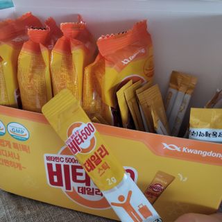 광동제약 [광동] 비타500데일리스틱 70포X2개 + 뚱랑이엽서 + 쇼핑백 증정 — 5점을 준 리뷰어가 2022년 1월 올린 사용 사진