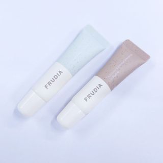 [후르디아] 올리브영 착한보습 비건 립버터 2종 — 4점을 준 리뷰어가 2022년 2월 올린 사용 사진