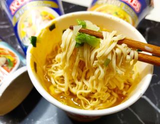 NISSIN 닛신 컵누들  4종 - 씨푸드오리지날, 씨푸드 스파이시, 씨푸드 커리, 씨푸드 XO소스 — 5점을 준 리뷰어가 2022년 3월 올린 사용 사진