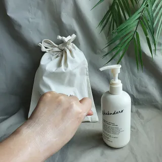 [위켄더스] 끈적임 없이 수분감을 채워주는 핸드& 바디로션 1종 랜덤발송 — 4.5점을 준 리뷰어가 2022년 4월 올린 사용 사진