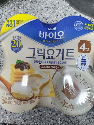 매일바이오 그릭요거트 오리지널 플레인 4개, 로스터리 커피믹스 4개 — 5점을 준 리뷰어가 2021년 12월 올린 사용 사진