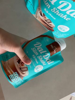 달달슬림쉐이크 [블로그]달달슬림 맛있는 단백질 쉐이크 파우치 다이어트 식사대용 프로틴 파우더 보충제 — 5점을 준 리뷰어가 2025년 8월 올린 사용 사진