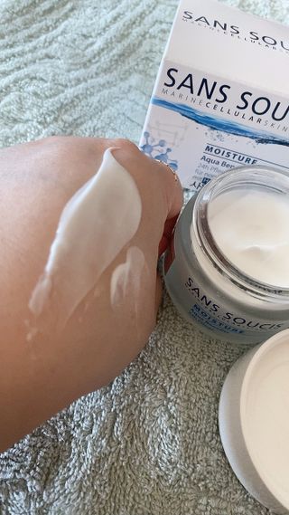 산수시 아쿠아 베네핏 24h 수부지 물광 속건조 수분크림 50ml — 5점을 준 리뷰어가 2021년 7월 올린 사용 사진
