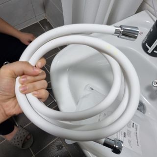 바디빔 물때방지 샤워 호스 2m 꼬임방지 PVC 튜브 — 5점을 준 리뷰어가 2022년 4월 올린 사용 사진