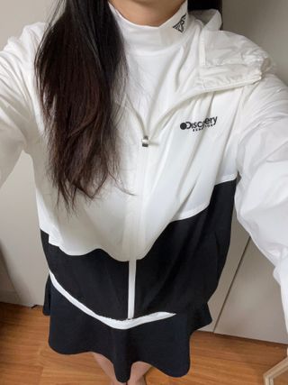 다운블로우DBFWLW-2000-1W FW 여자 스포츠 기능성 골프웨어 기모 이너 티셔츠 (화이트) — 5점을 준 리뷰어가 2024년 12월 올린 사용 사진