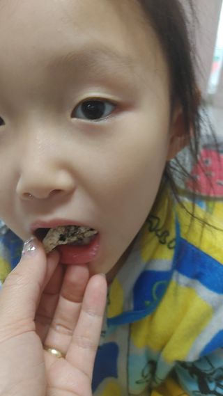 오봉산꽃부각 [만나식품] 오봉산 꽃부각 3가지 맛(오리지널, 새우맛, 매운고추맛) — 4점을 준 리뷰어가 2022년 12월 올린 사용 사진