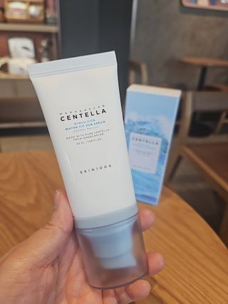 [스킨1004] 마다가스카르 센텔라 히알루-시카 워터핏 선세럼 50ml — 5점을 준 리뷰어가 2024년 5월 올린 사용 사진