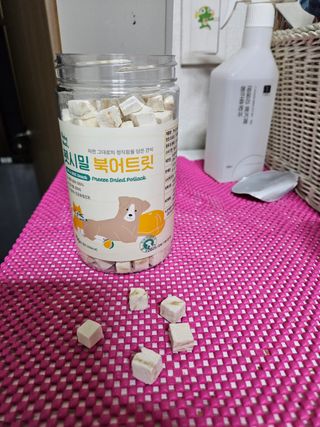 [펫시밀] 원물그대로 영양듬뿍 진공동결건조 북어트릿75g,치킨트릿100g,연어트릿75g 강아지 고양이 간식 — 5점을 준 리뷰어가 2023년 5월 올린 사용 사진
