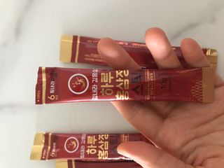 힘내라김홍삼 하루홍삼정스틱 10g x 10포 — 5점을 준 리뷰어가 2021년 3월 올린 사용 사진