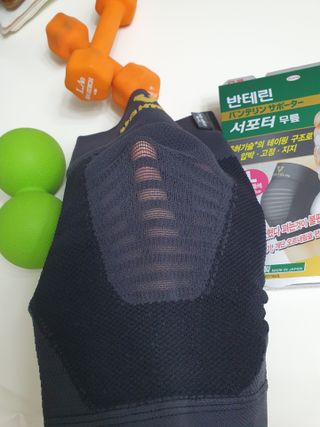 반테린서포터 무릎보호대 — 5점을 준 리뷰어가 2021년 4월 올린 사용 사진