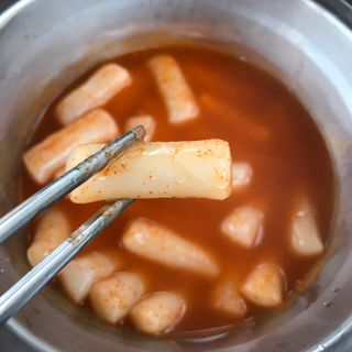 유비쿡 컵떡볶이 매운컵떡볶이2개/ 짜장컵떡볶이 2개  총 4개세트 — 5점을 준 리뷰어가 2021년 3월 올린 사용 사진