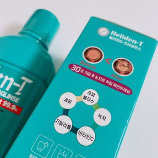 30초 후 눈으로 확인하는 헬리덴티 프라글린스 가글 — 5점을 준 리뷰어가 2021년 6월 올린 사용 사진