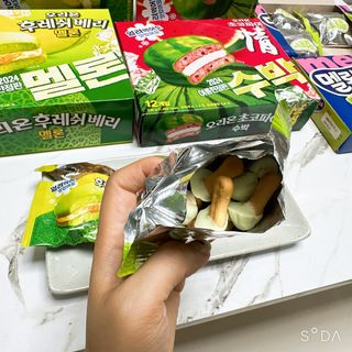 2024 오리온 여름한정판 초코파이 수박 / 후레쉬베리 멜론 / 멜론송이 — 4점을 준 리뷰어가 2024년 8월 올린 사용 사진