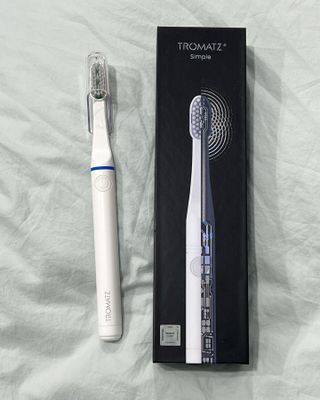 트로마츠 심플 미세전류 칫솔 — 4점을 준 리뷰어가 2022년 5월 올린 사용 사진
