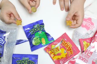브이푸드 야쿠르트 구미젤리 — 5점을 준 리뷰어가 2021년 4월 올린 사용 사진